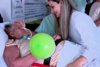 Mulher internada há 7 meses no Paraná por chikungunya recebe alta hospitalar