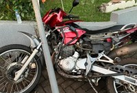 Homem sofre suspeita de fratura na perna após colisão entre carro e moto no bairro Guanabara