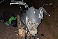 Queda de motocicleta deixa dois feridos