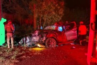 Motorista morre em saída de pista seguida de capotamento de caminhonete