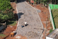 Obra de calçamento avança no acesso à Rua Carmelito de Souza