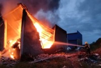 Incêndio destrói indústria de reciclagem com 60 toneladas de plástico