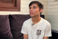 Pais são condenados a pagar R$ 100 mil após expulsarem filho de casa por ser gay
