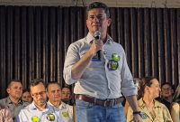 Moro sobe o tom contra Lula durante encontro político no Sudoeste