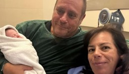 Mulher na Grécia é mãe aos 54 anos com embrião congelado há 22 anos após perder filho
