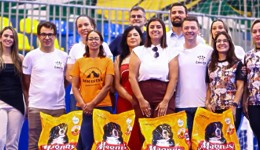 Entidades que atuam na proteção e cuidado de animais recebem uma tonelada de ração