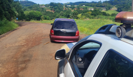 Polícia Militar recupera veículo furtado em estrada rural