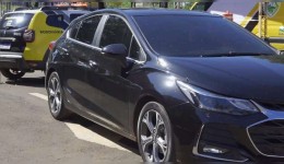 Polícia persegue carro em fuga por 15 km e descobre adolescente ao volante no Paraná