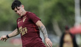 Com chegadas e saídas, Athletico mantém base para 2026