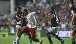 Vasco goleia Internacional por 5 a 1, vai aos 45 pontos e aumenta 'crise' no Colorado