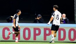 Corinthians dá show, derrota o Palmeiras no Allianz e avança na Copa do Brasil