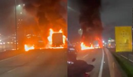 Caminhão carregado com carne pega fogo e interdita BR-101 nos dois sentidos em SC