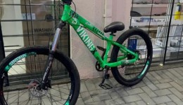 Adolescente fica ferido após colisão entre carro e bicicleta em Francisco Beltrão; motorista fugiu sem prestar socorro