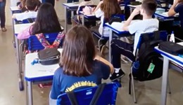 Escola recebe 300 novas carteiras após mais de 15 anos