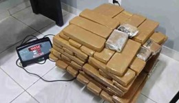 Passageira é flagrada com mais de 46 quilos de drogas durante abordagem na BR-277