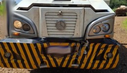 Colisão entre caminhão e van é registrada na PR-493