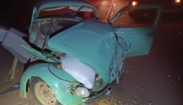 Colisão entre caminhão e fusca deixa idoso morto