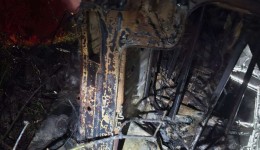 Carro capota e pega fogo na PR-281