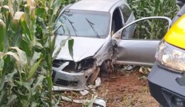Duas pessoas ficam feridas após colisão entre três veículos na BR-280