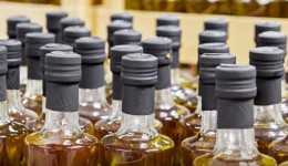 Anvisa proíbe venda de azeite e suspende doce de leite e sal grosso