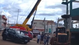 Seis trabalhadores ficam feridos após queda de laje em mercado atingido por tornado
