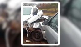 Colisão entre carro e caminhonete deixa uma pessoa ferida