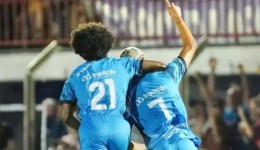 Azuriz vence de virada o Athletico, garante classificação à próxima fase e permanência no Estadual 2027