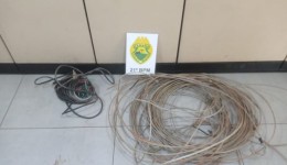 Polícia Militar prende dois homens por furto de 60 metros de cabos elétricos