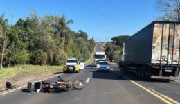 Moto colide com carro ao tentar ultrapassagem na rodovia PR-180