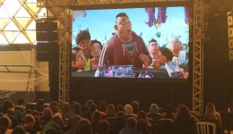 Projeto Cinema na Praça reúne cerca de 1.300 crianças