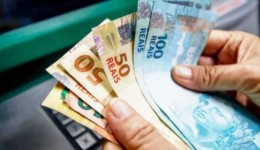 Atraso no pagamento do 13º salário gera multas e até ação judicial para empresas