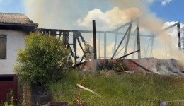 Incêndio destrói residência no bairro Alvorada