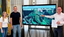 Prefeito Pedron autoriza construção de calçamento na Linha Macagnan