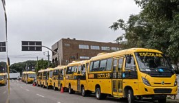 Paraná entrega 88 ônibus escolares para reforçar transporte de estudantes em 76 municípios