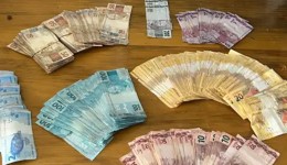 Polícia Civil apreende drogas, celulares e mais de R$ 32 mil em operação