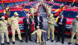 Caminhões, ambulâncias e sonar: governador entrega equipamentos aos Bombeiros