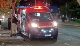 Jovem fica ferida em acidente entre carro e moto