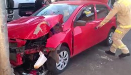 Casal de idosos fica ferido após acidente de carro