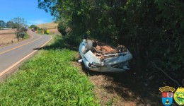 Condutor bate em caminhão ao tentar ultrapassagem na PR-180