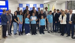 CÂMARA DE FRANCISCO BELTRÃO HOMENAGEIA APAE PELOS 50 ANOS DE HISTÓRIA