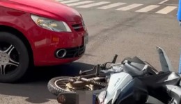 Duas mulheres ficam feridas após acidente entre carro e moto