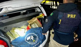 Jovem é usado como 'laranja' do tráfico e acaba apreendido com droga em Rodovia Federal