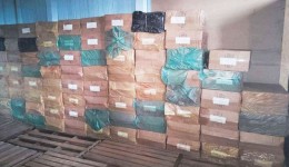 Polícia apreende 350 caixas de cigarro contrabandeado e prende homem