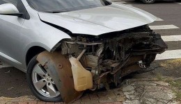 Colisão entre dois carros é registrada em Francisco Beltrão e versões divergem