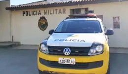 Após agredir companheira, homem usa machado para destruir parte de residência vizinha