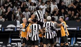 Artur faz golaço e garante vitória do Botafogo sobre o Estudiantes na Libertadores