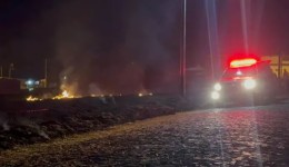 Bombeiros controlam incêndio em terreno no bairro Jardim Floresta
