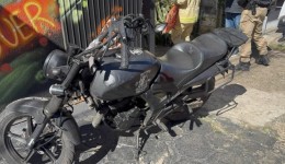 Motociclista fica ferido em acidente no centro
