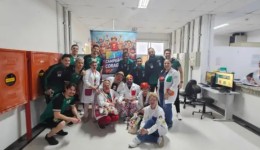 Jogadores do Marreco Futsal participam do projeto "Campeão de Coragem" em hospitais