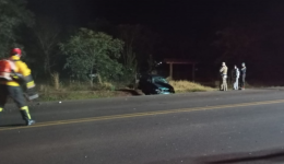 Colisão traseira entre carro e caminhão é registrada na BR-158